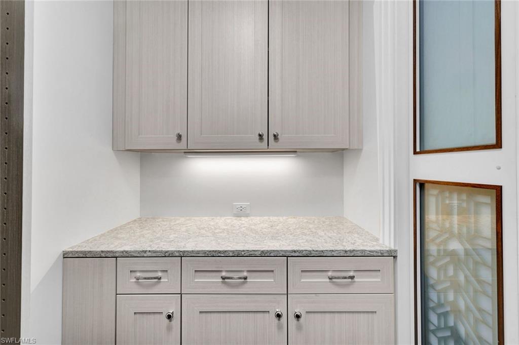 NAPLES SQUARE - Residential