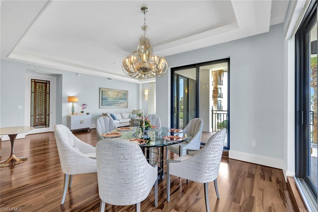 NAPLES SQUARE - Residential