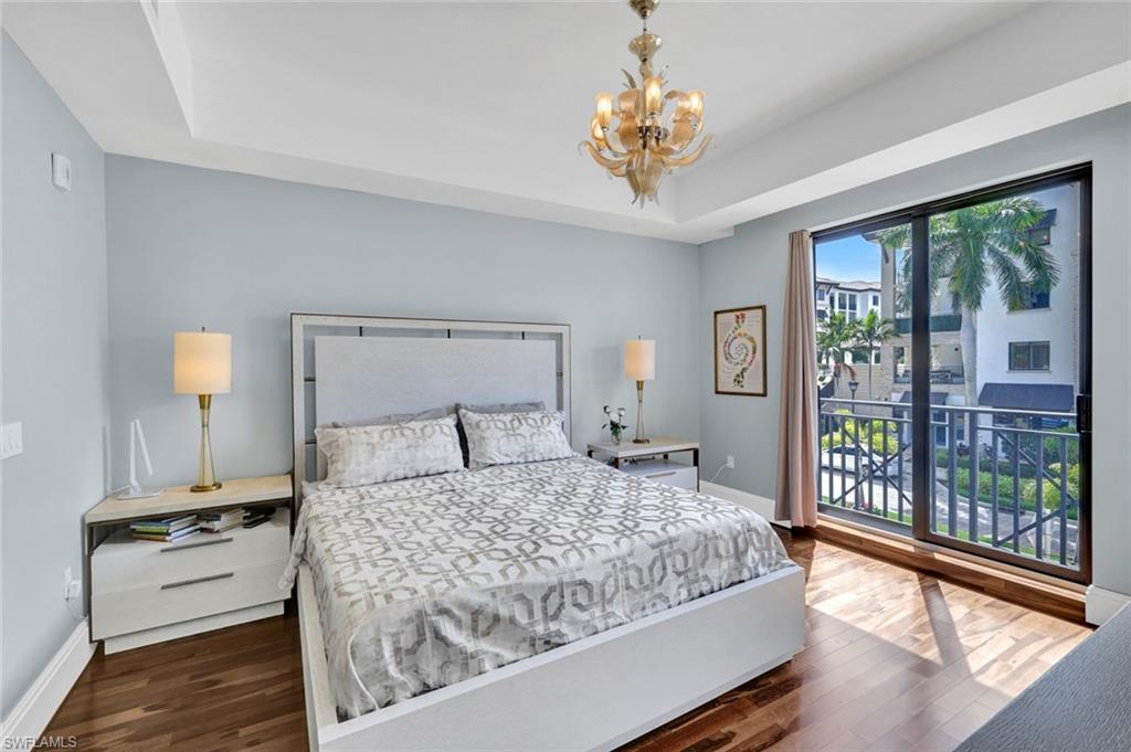 NAPLES SQUARE - Residential