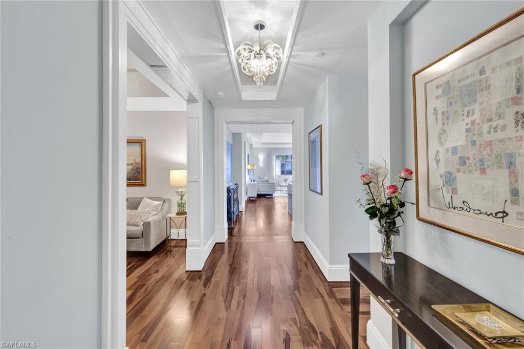 NAPLES SQUARE - Residential