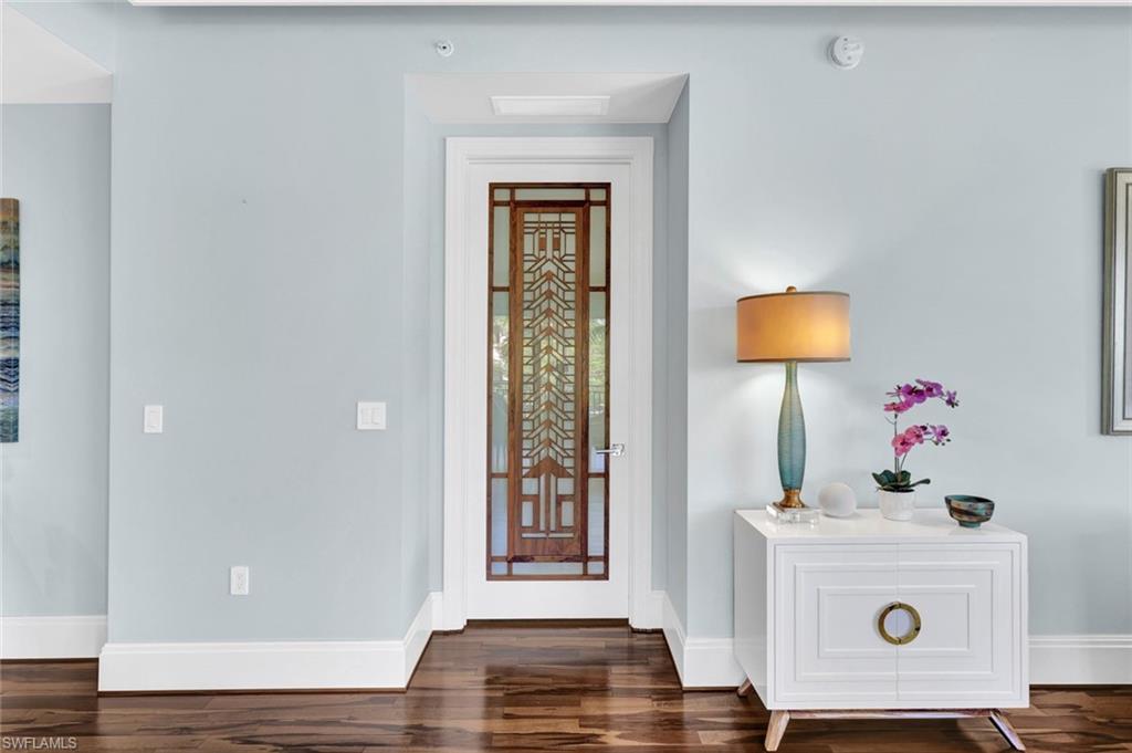 NAPLES SQUARE - Residential