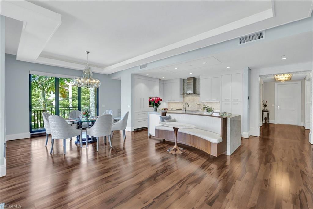 NAPLES SQUARE - Residential