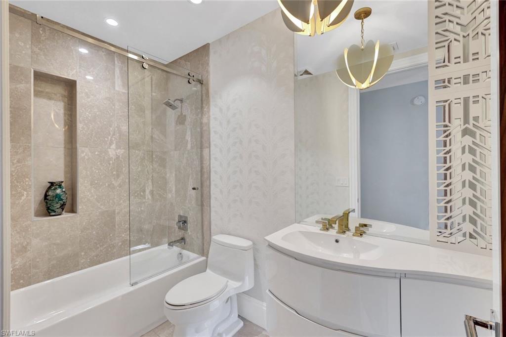 NAPLES SQUARE - Residential