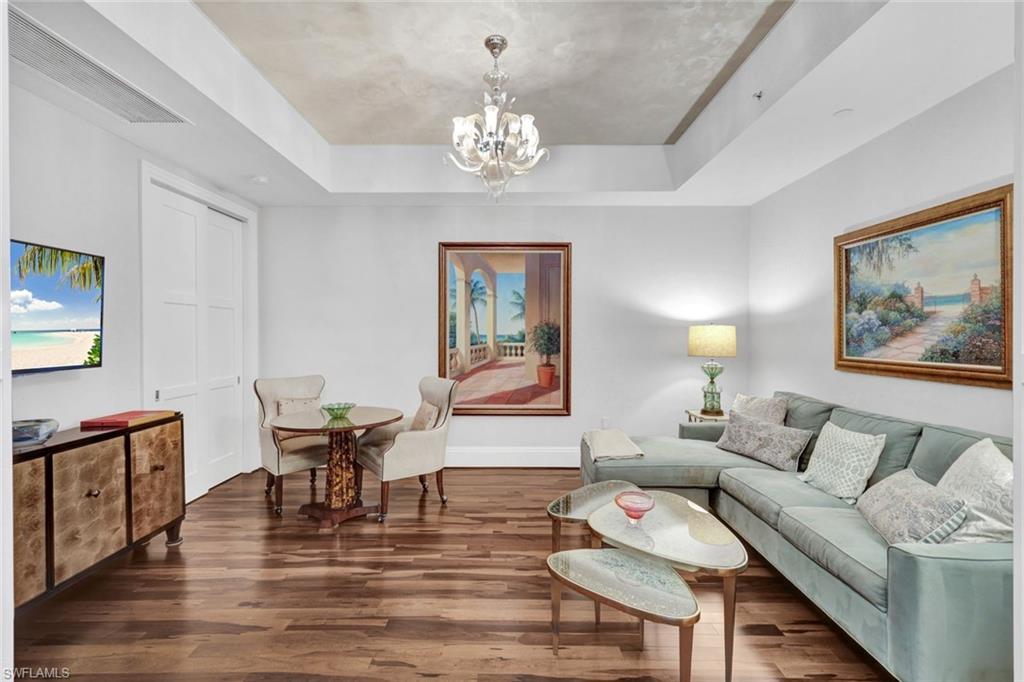 NAPLES SQUARE - Residential