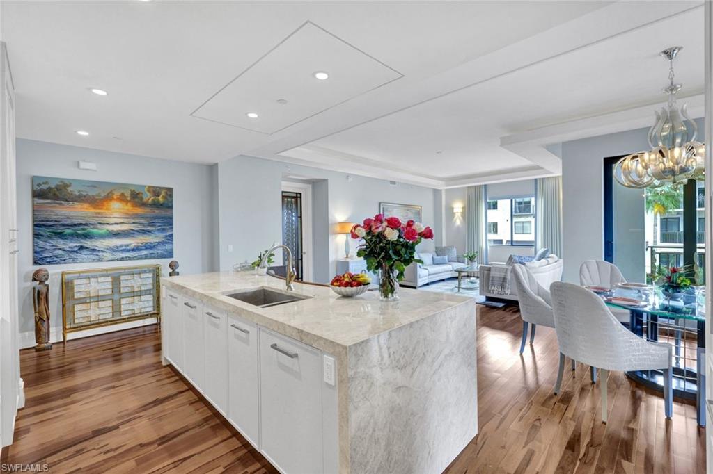 NAPLES SQUARE - Residential