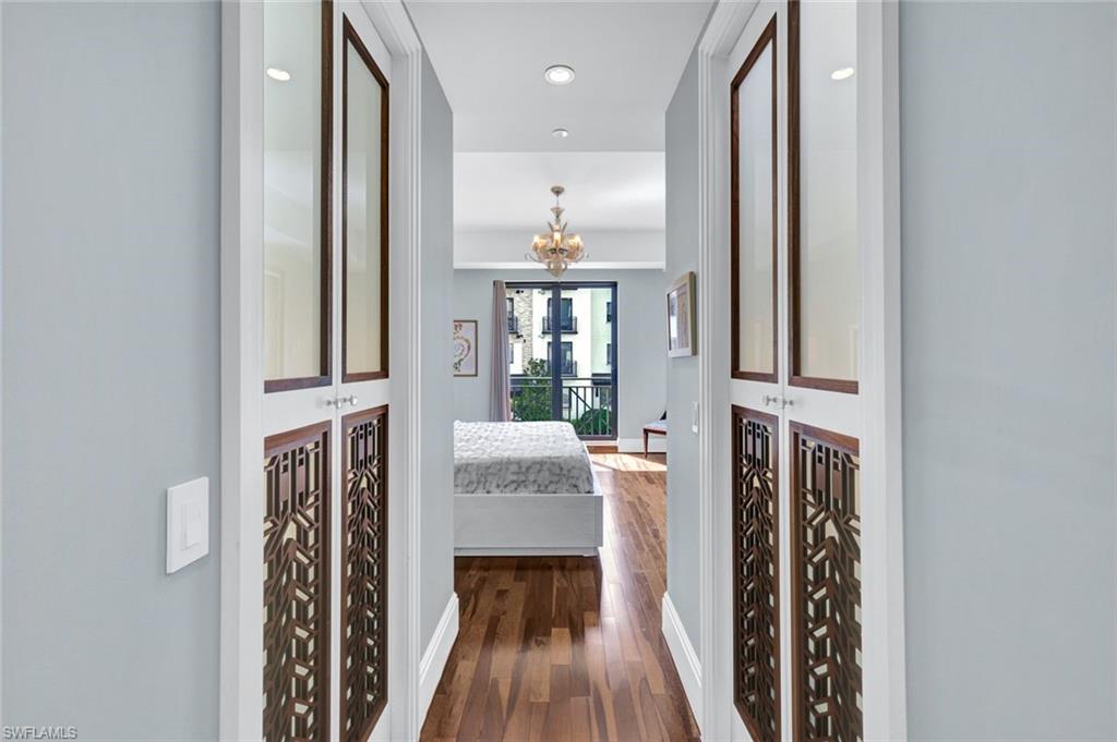 NAPLES SQUARE - Residential