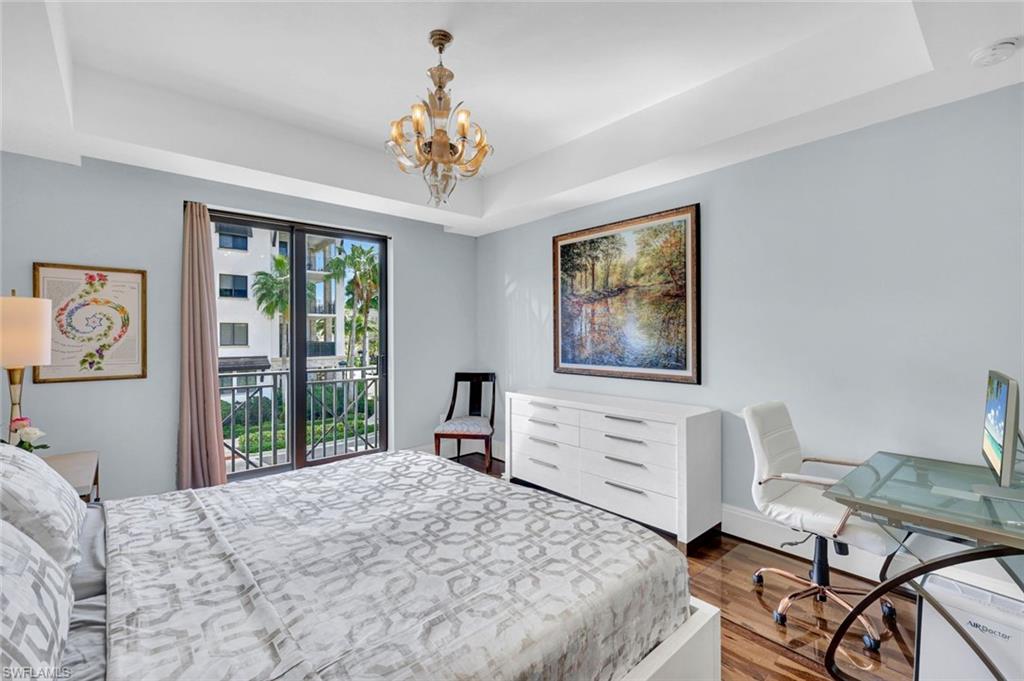 NAPLES SQUARE - Residential