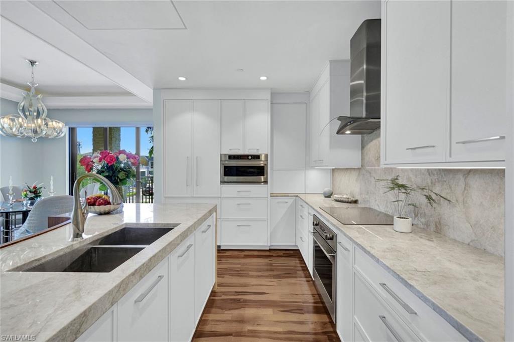 NAPLES SQUARE - Residential