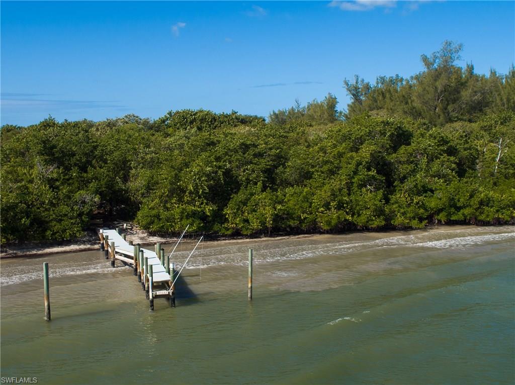 KEEWAYDIN ISLAND - Land