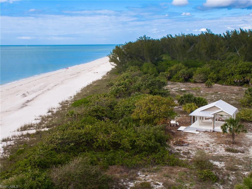 KEEWAYDIN ISLAND - Land