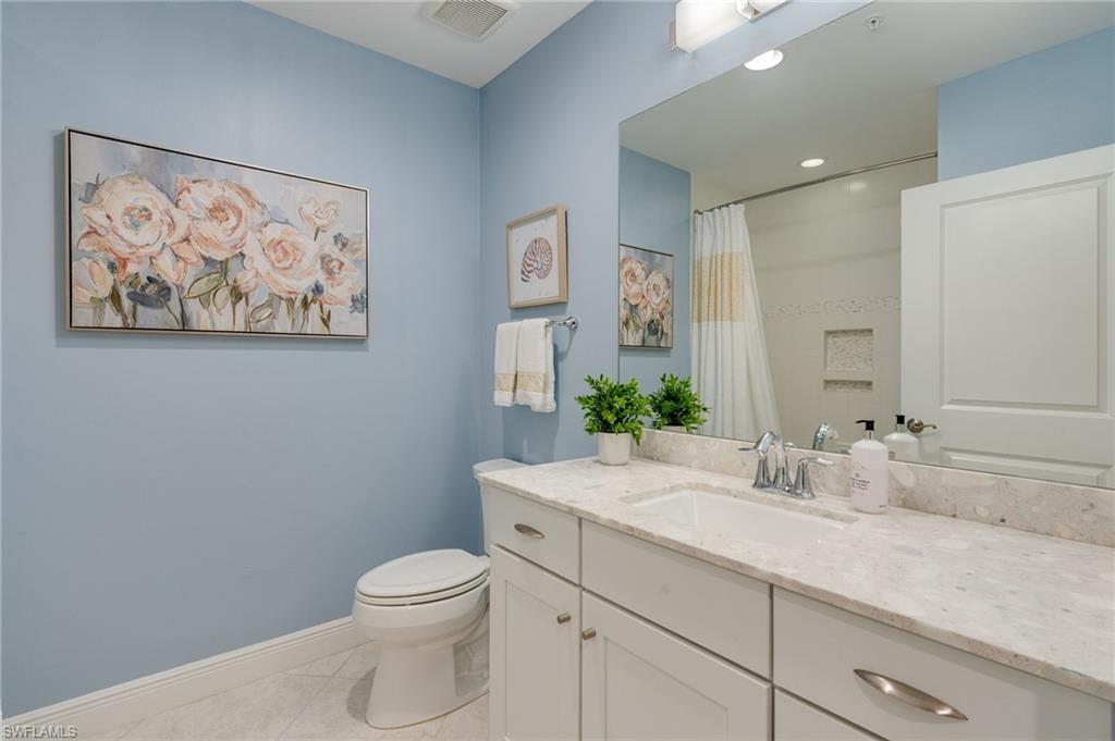 COACH HOMES AT LIVINGSTON LAKES - Residential