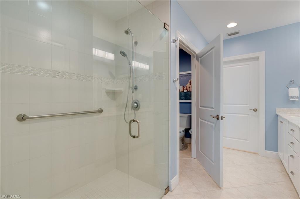 COACH HOMES AT LIVINGSTON LAKES - Residential