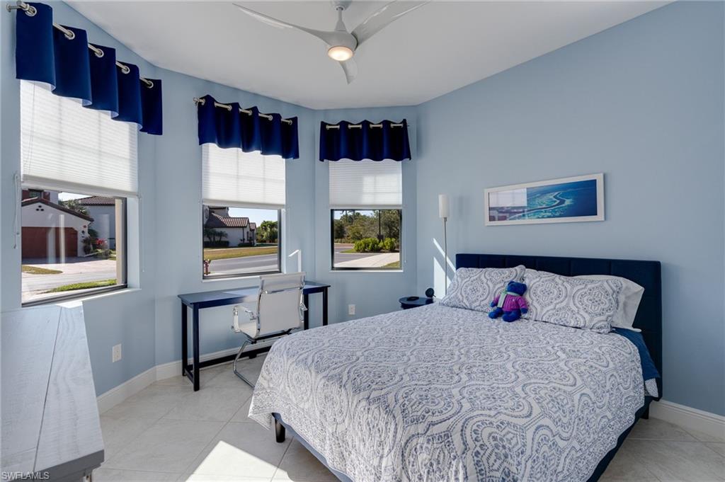 COACH HOMES AT LIVINGSTON LAKES - Residential