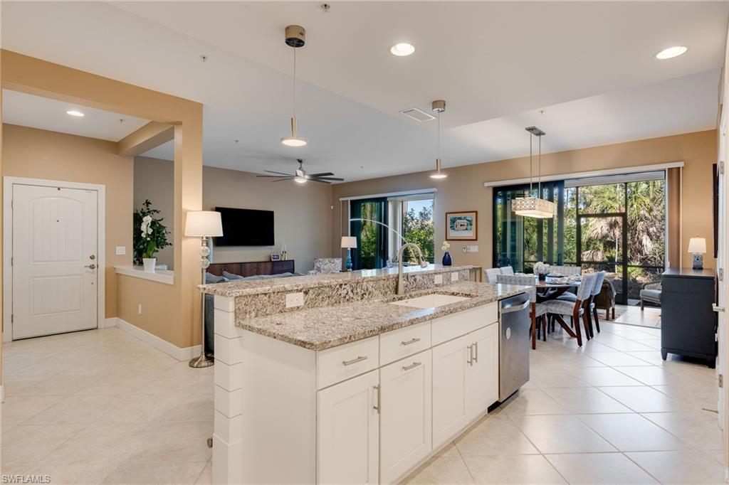 COACH HOMES AT LIVINGSTON LAKES - Residential