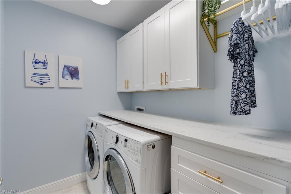 COACH HOMES AT LIVINGSTON LAKES - Residential