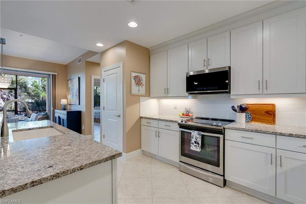 COACH HOMES AT LIVINGSTON LAKES - Residential