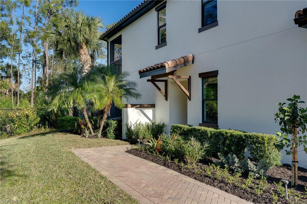 COACH HOMES AT LIVINGSTON LAKES - Residential