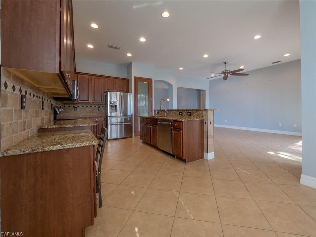 BOTANICA LAKES - Residential Lease