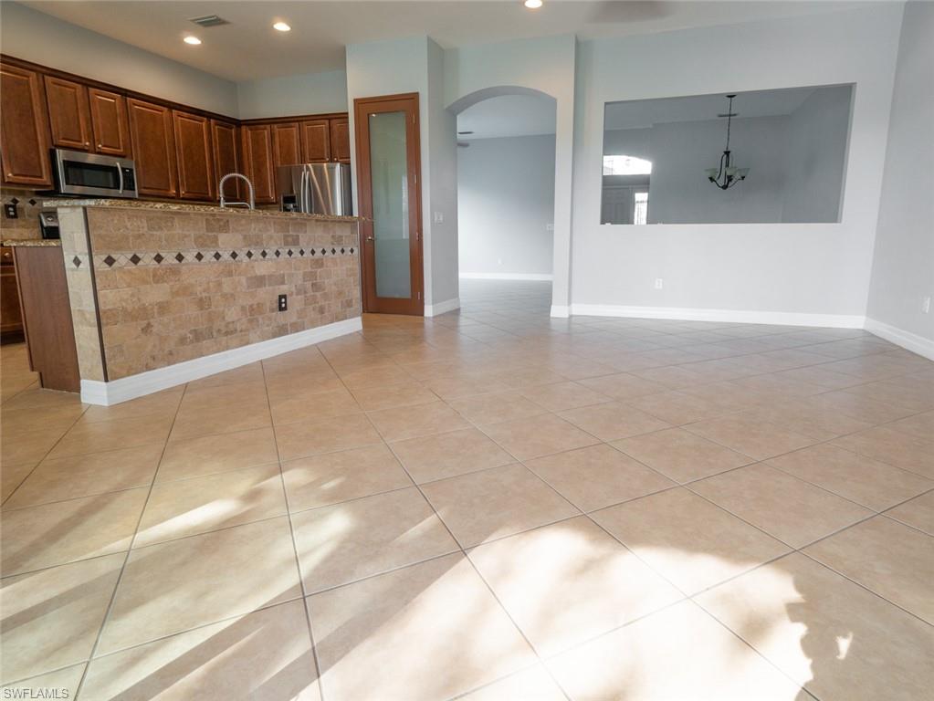 BOTANICA LAKES - Residential Lease