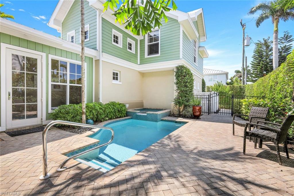 RESIDENCES OF OLD NAPLES - Residential