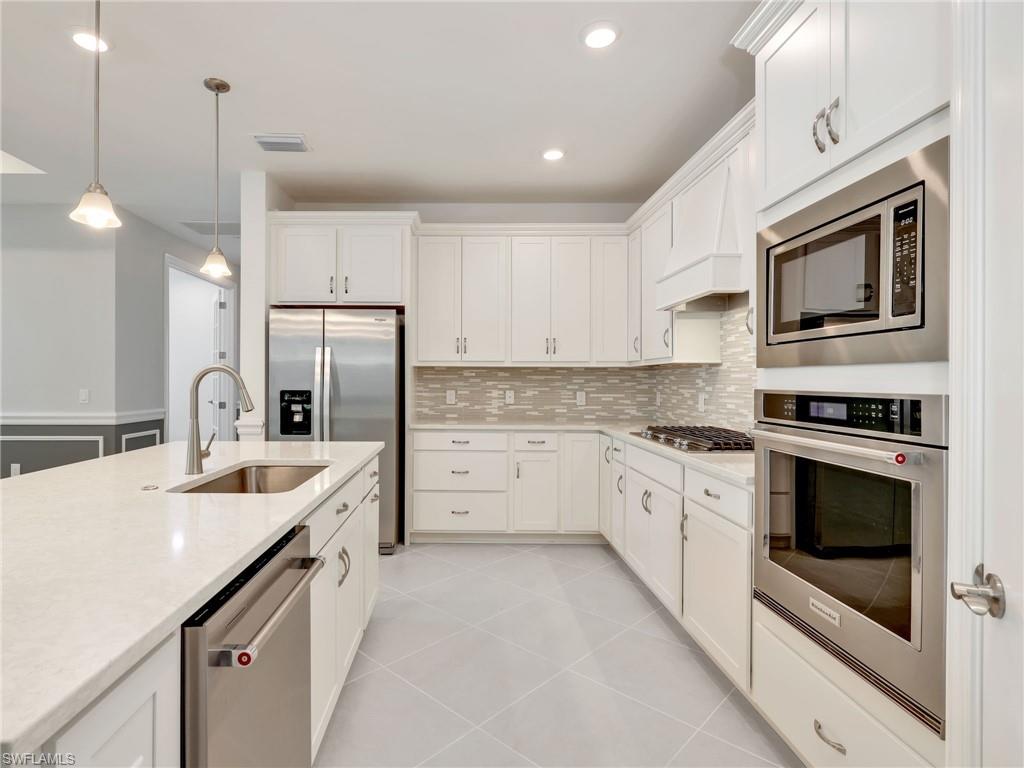 VENTANA POINTE - Residential