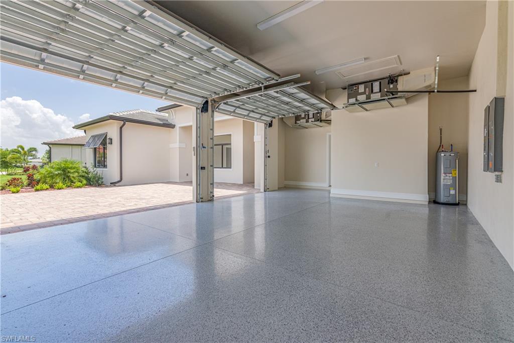 COUNTRY CLUB - Residential