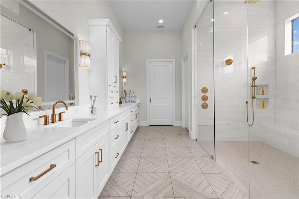 COUNTRY CLUB - Residential