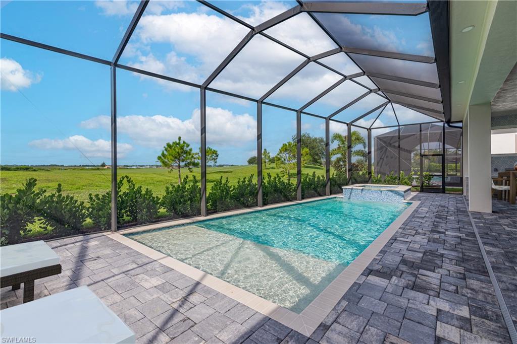 COUNTRY CLUB - Residential