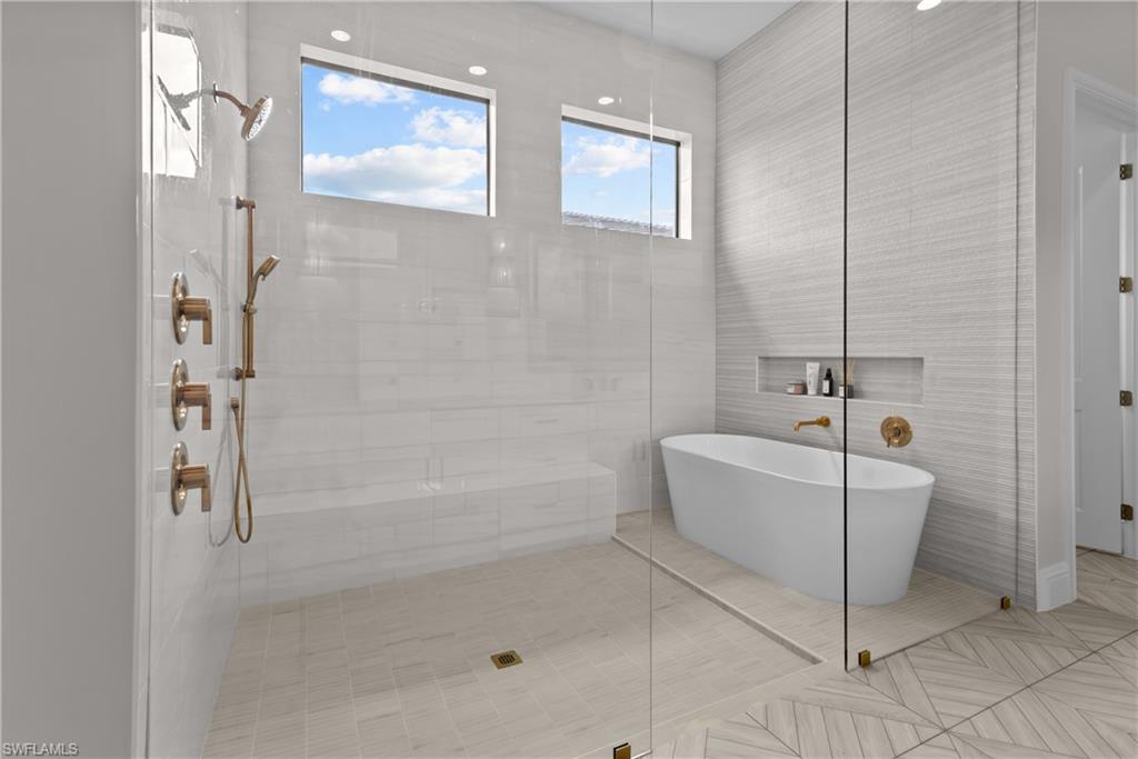 COUNTRY CLUB - Residential