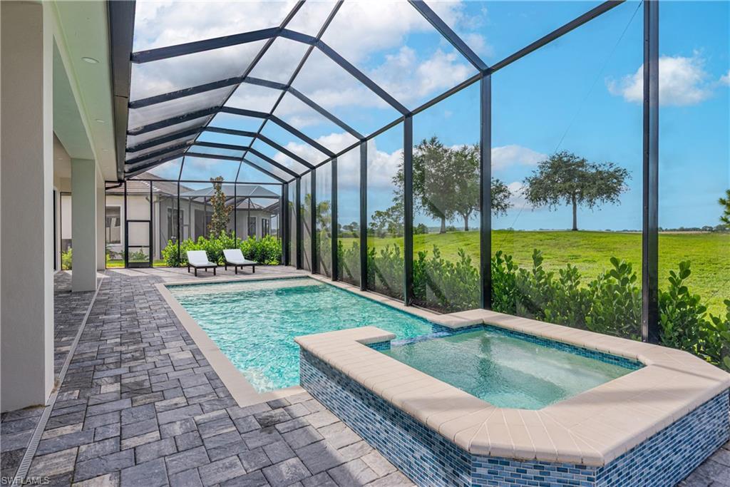 COUNTRY CLUB - Residential