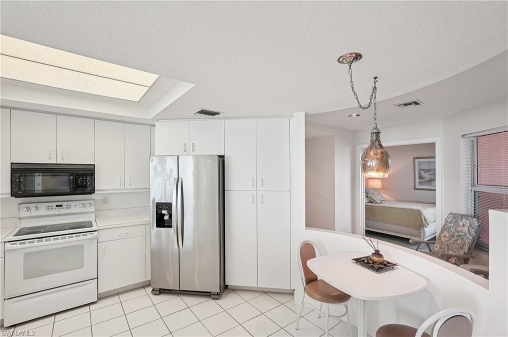 BAREFOOT BEACH CLUB - Residential