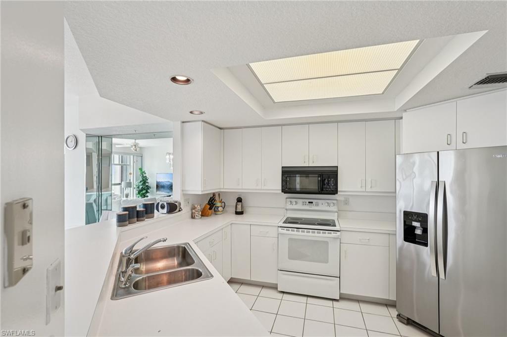 BAREFOOT BEACH CLUB - Residential