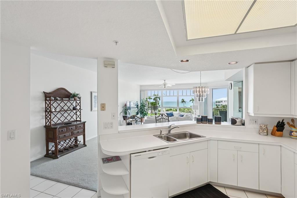 BAREFOOT BEACH CLUB - Residential
