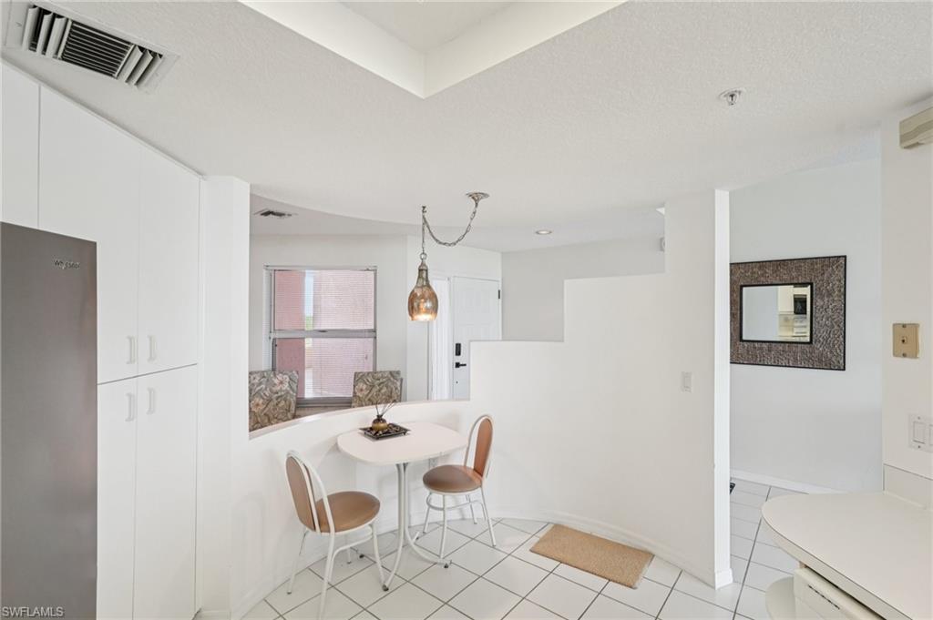 BAREFOOT BEACH CLUB - Residential