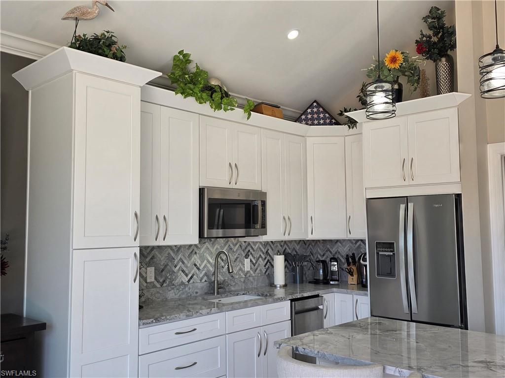 RIVERBEND MOTORCOACH RESORT - Land