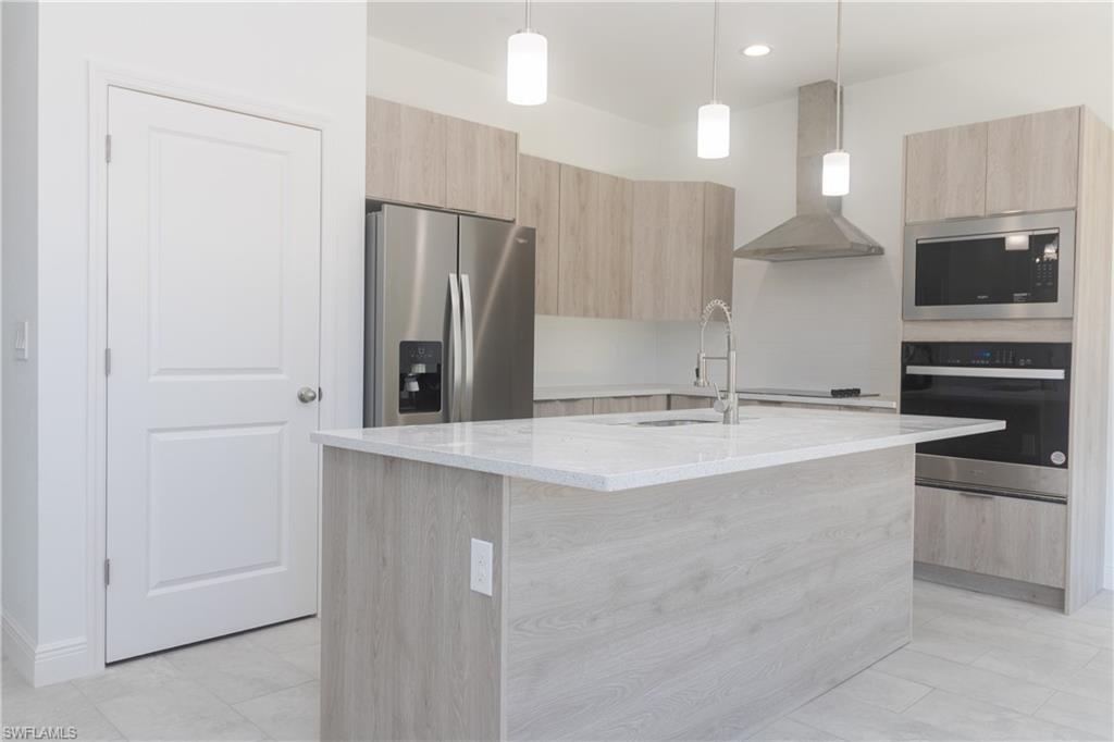 PORT LABELLE - Residential Lease