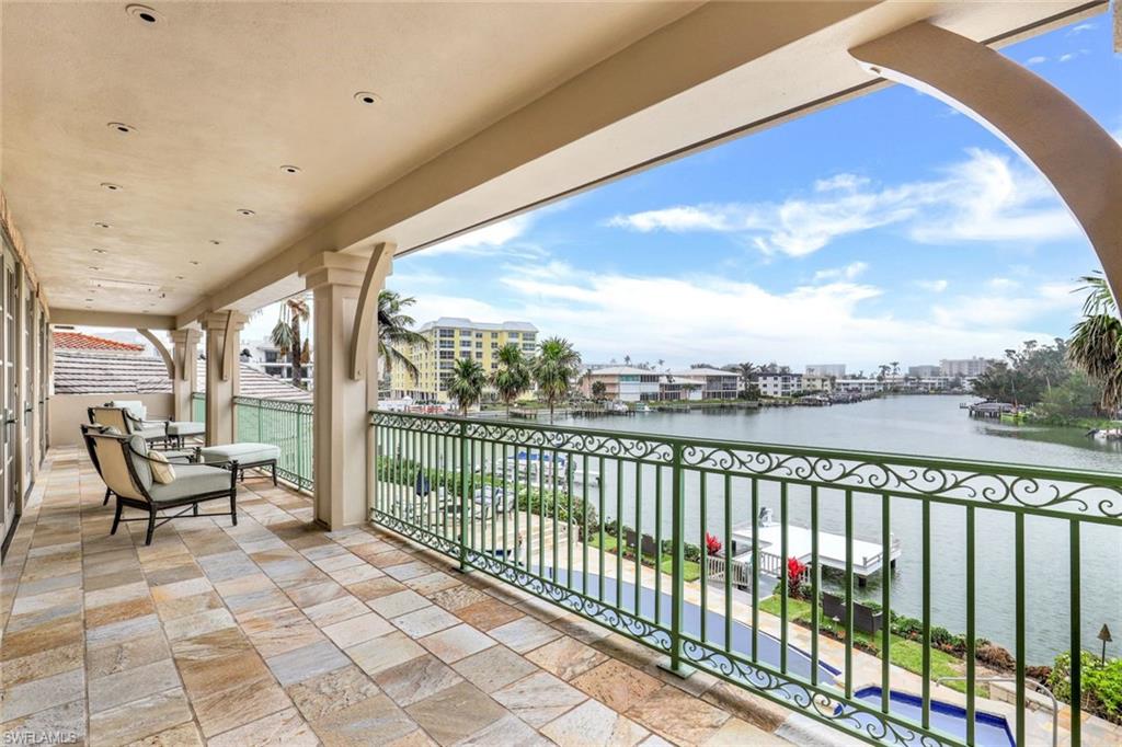 MOORINGS - Residential