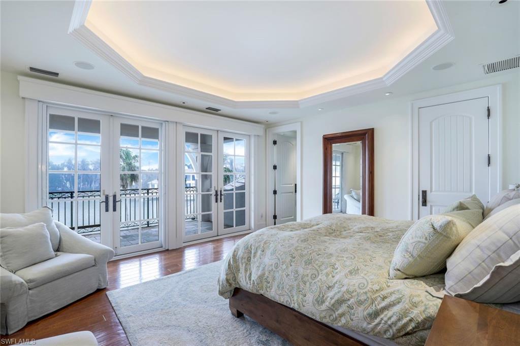 MOORINGS - Residential