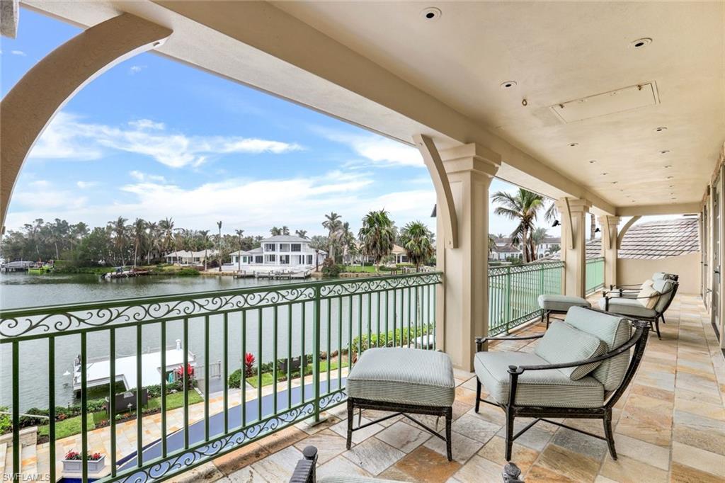 MOORINGS - Residential