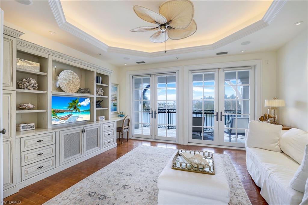 MOORINGS - Residential