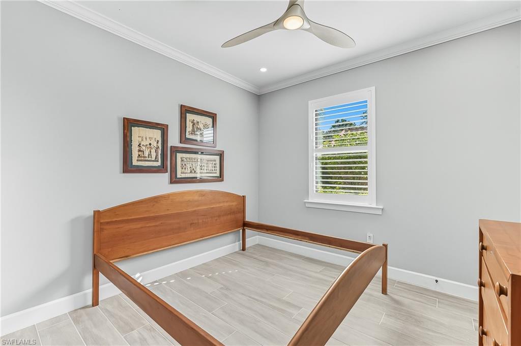 COUNTRY CLUB - Residential