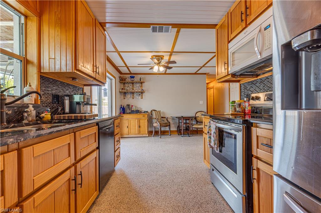 LELY PINES - Residential