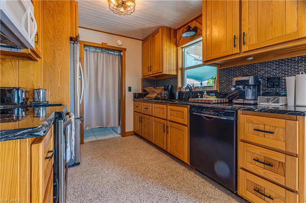 LELY PINES - Residential