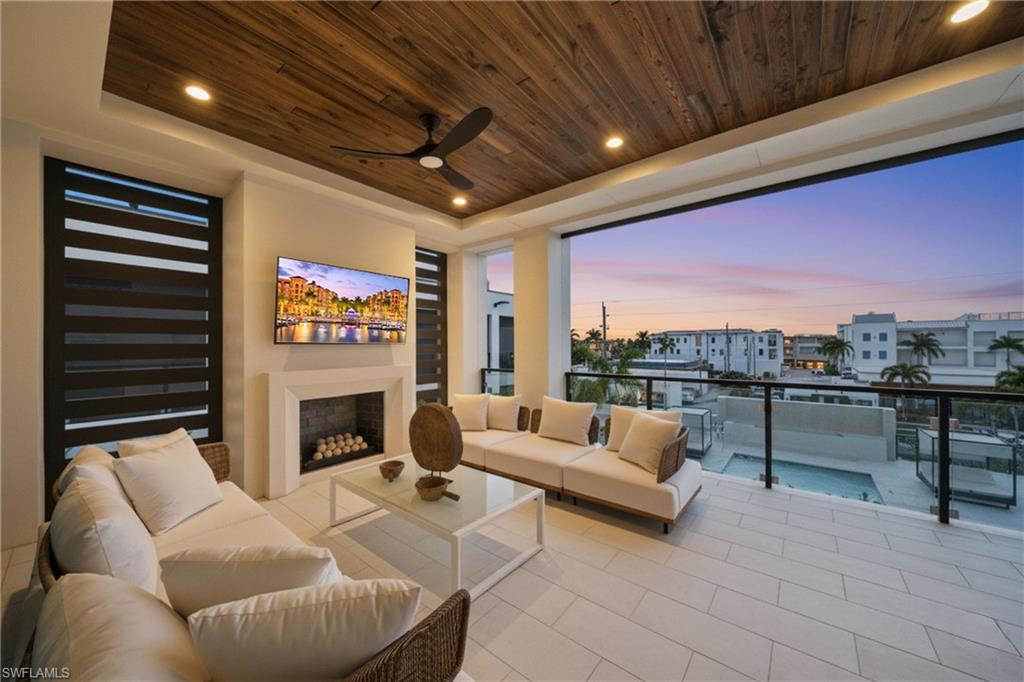 STELLA NAPLES - Residential