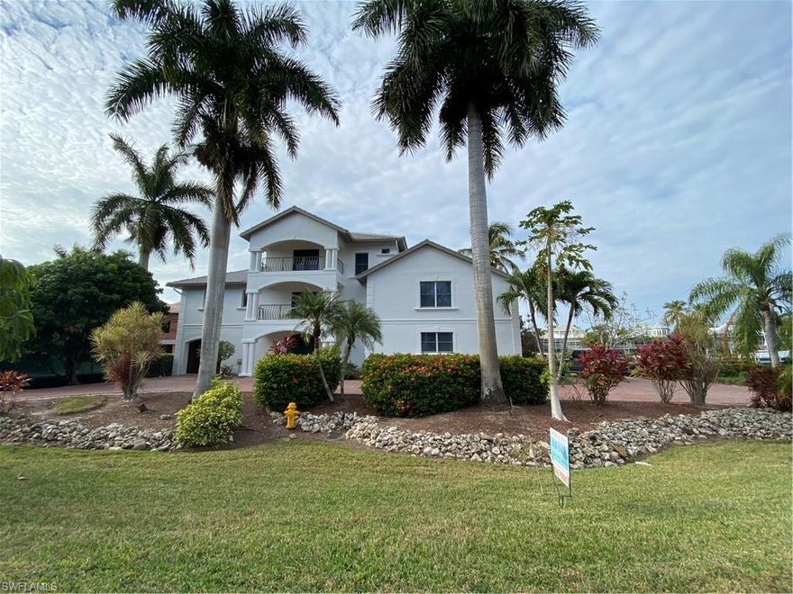 This large Bayfront home has spectacular wide bay views and sits on 2 Bayfront lots that feature boat docks, pool, spa, gazebo, plenty of fruit trees and lush landscaping. Don't miss this great opportunity! Great home to use or build two large Bay homes.