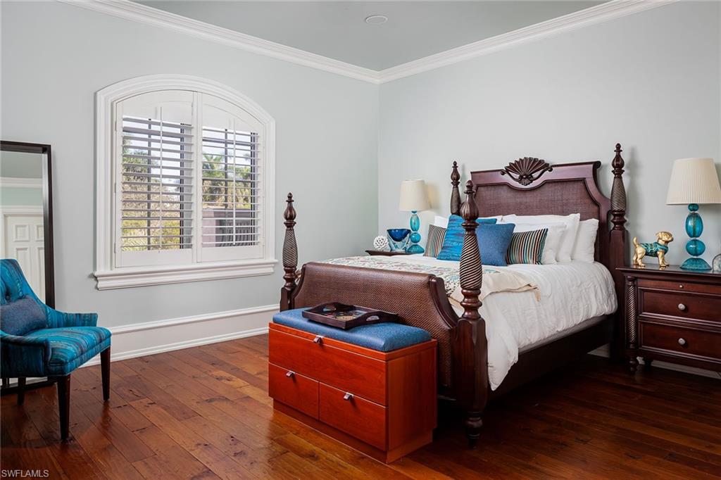 ESCADA AT TIBURON - Residential