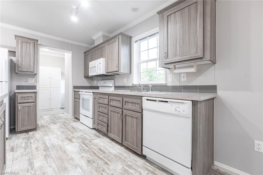 PELICAN POINTE - Residential