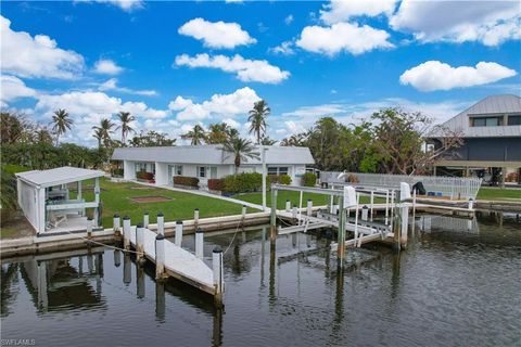 A home in BOKEELIA