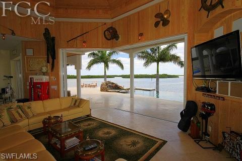 HOLIDAY HEIGHTS - Residential