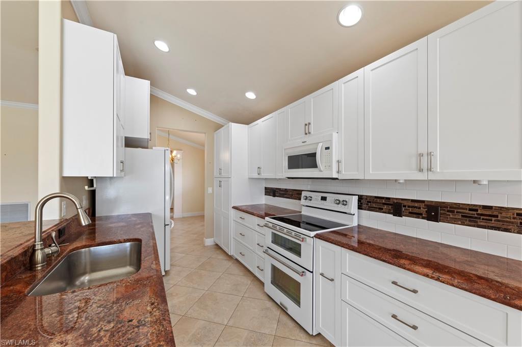 SABAL POINTE - Residential